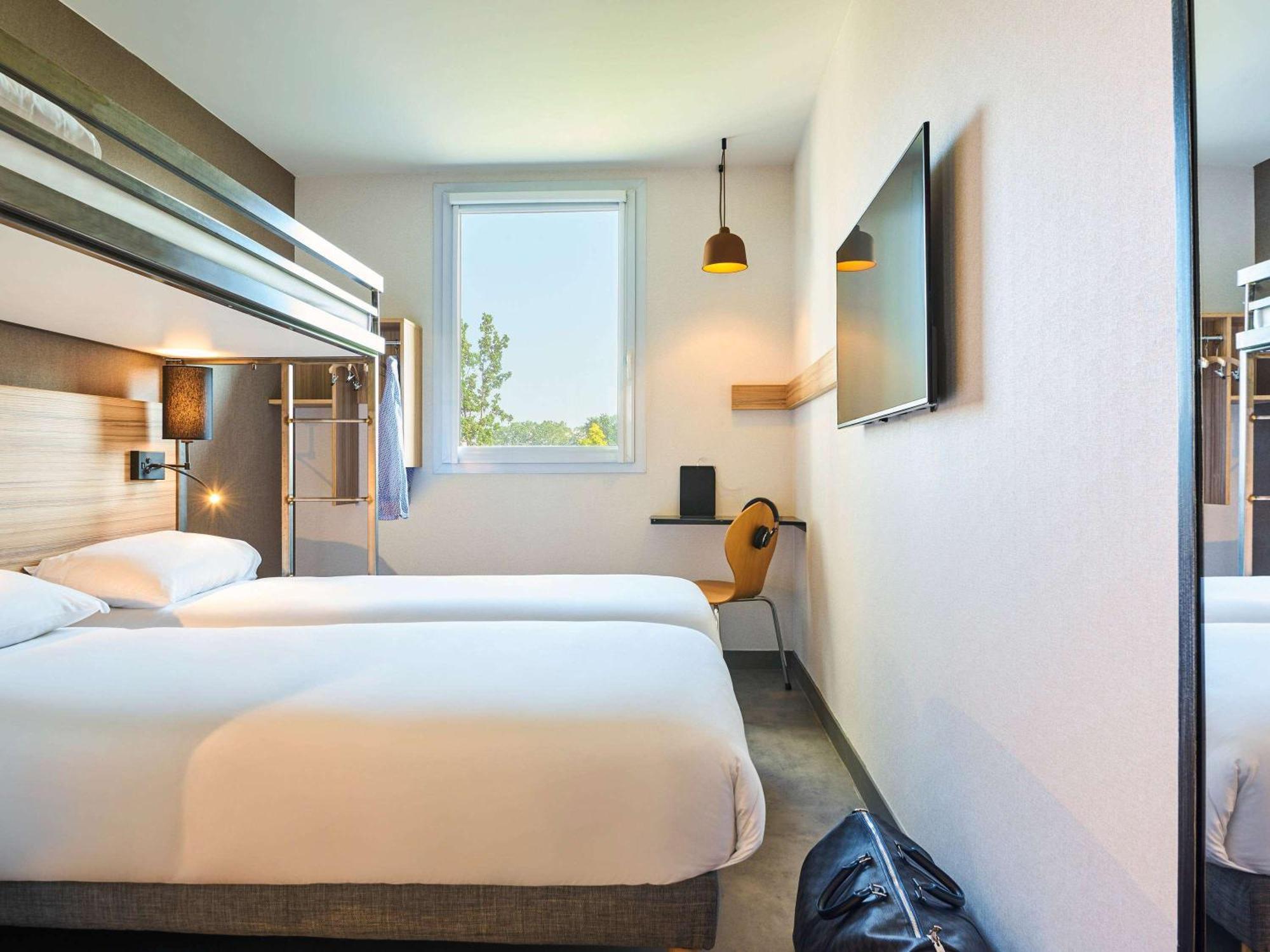 Ibis Budget Paris Porte De La Chapelle - Arena Экстерьер фото